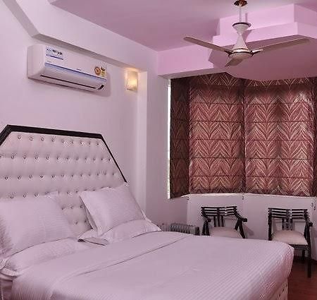 Hotel The Royal Court Nainital Zewnętrze zdjęcie