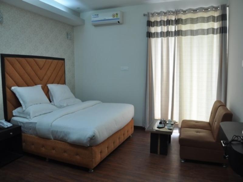 Hotel The Royal Court Nainital Zewnętrze zdjęcie