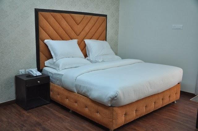 Hotel The Royal Court Nainital Zewnętrze zdjęcie